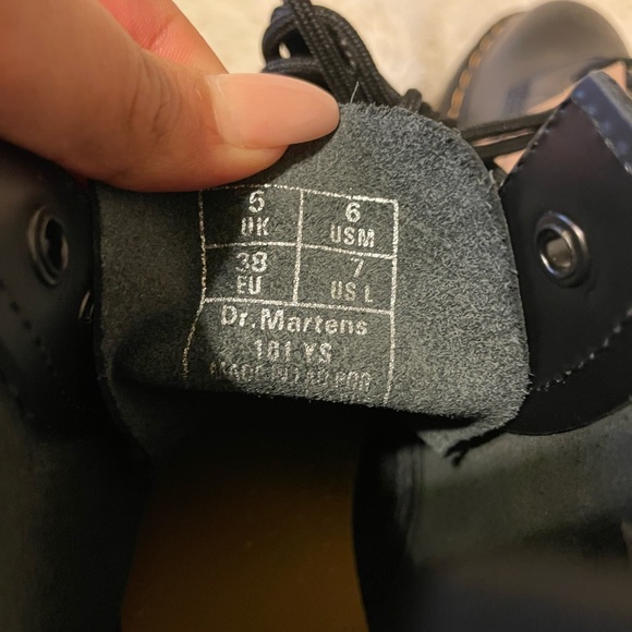 Dr. Martens 101 SMOOTH LEATHER ANKLE BOOTS - Picture 6 of 6